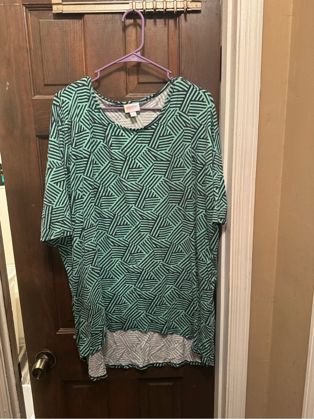 Women’s 2XL LuLaRoe Green Geometric Carly Top - Women's Casual Tunic
